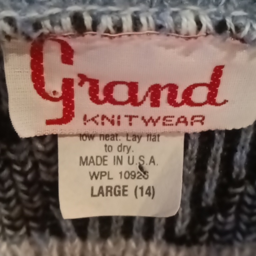 Grand KNITWEAR acrylic geometrically designed sweater w fringe trim Size Lg (14)